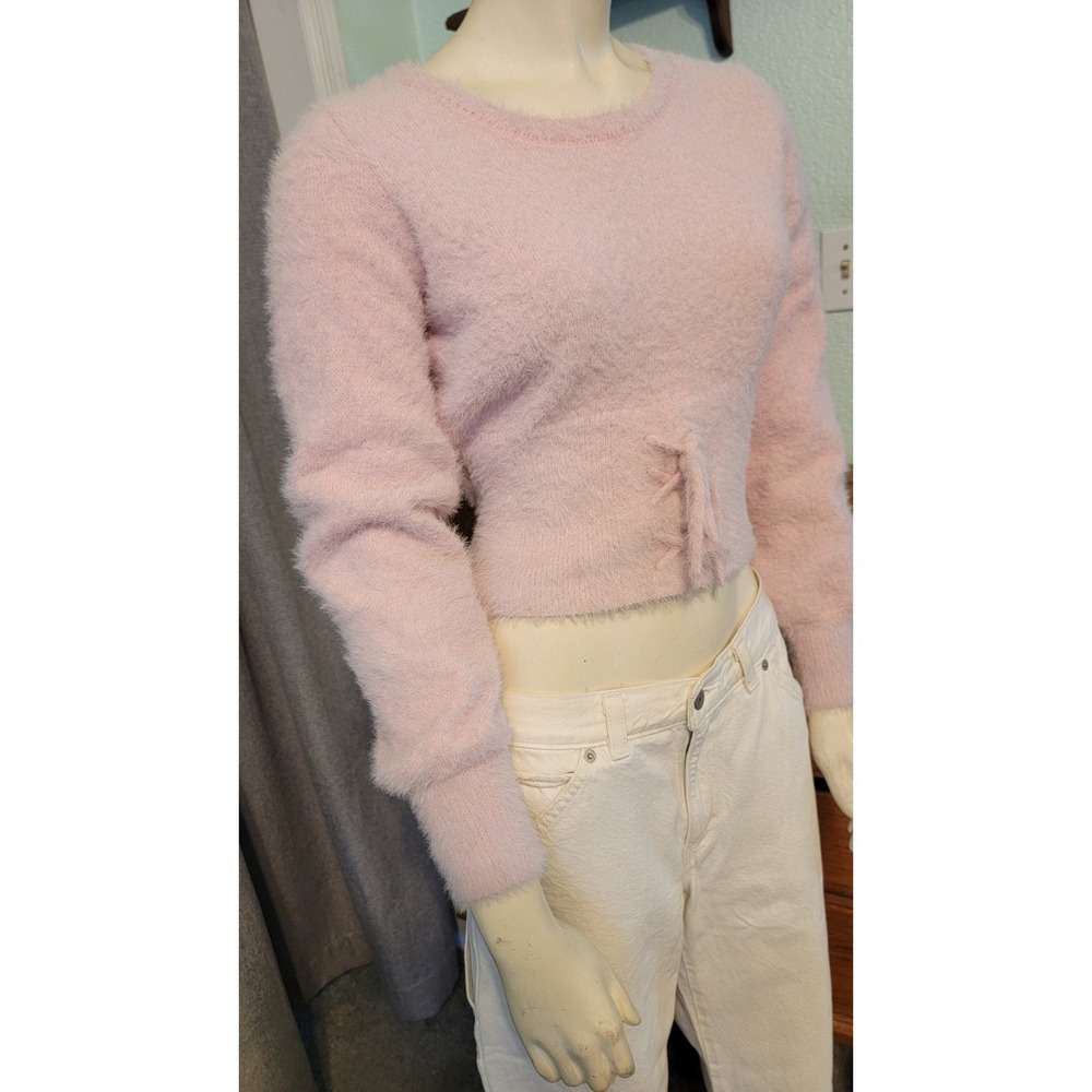 Almost Famous Fuzzy Knit Cropped Sweater Baby Pink Crew‎ Neck Long Sleeve Size S - Picture 2 of 7